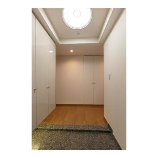 ※写真は同タイプ住戸です。(玄関)