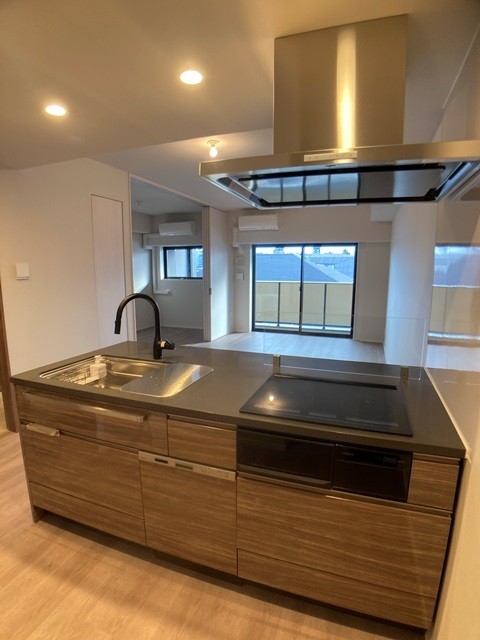 ※写真は同タイプ住戸です。(キッチン)