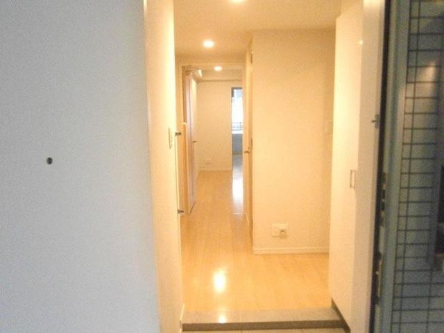 ※写真は同タイプ住戸です。(玄関)