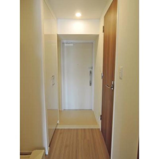 ※写真は同タイプ住戸です。(玄関)