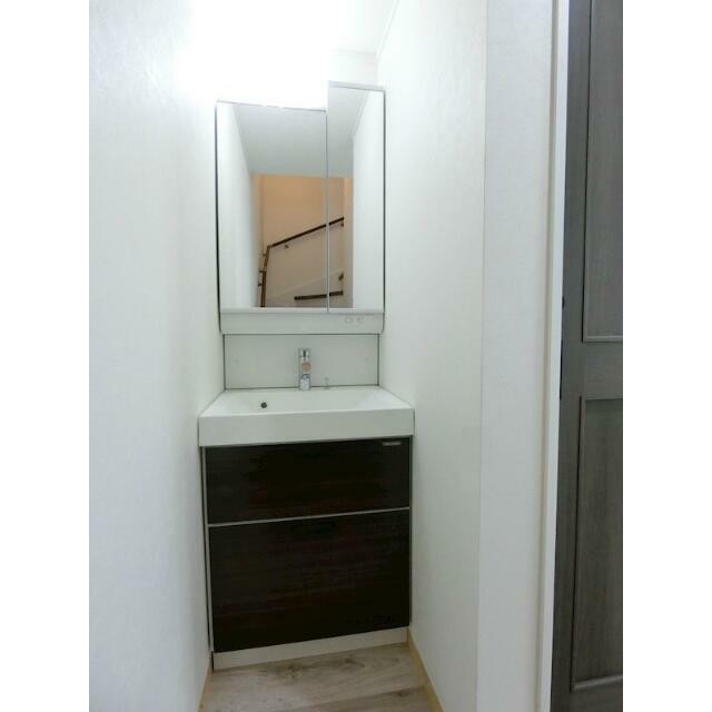 洗面台はシャワーノズルが伸縮！朝の身支度が快適です♪(内装)