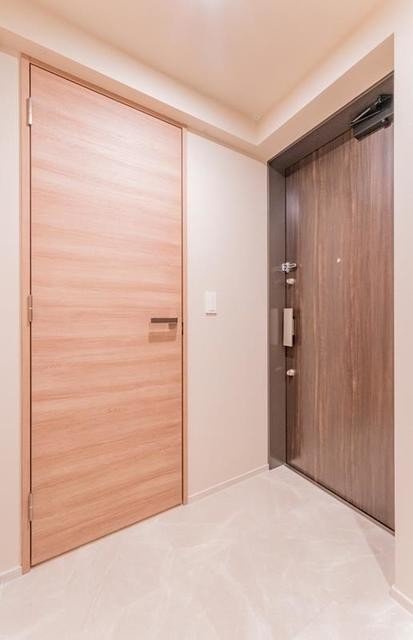 ※写真は同タイプ住戸です。(玄関)