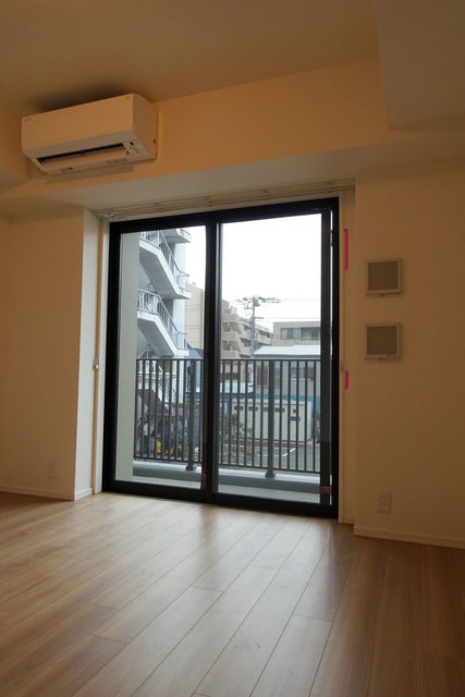 ※写真は同タイプ住戸です。(居間)