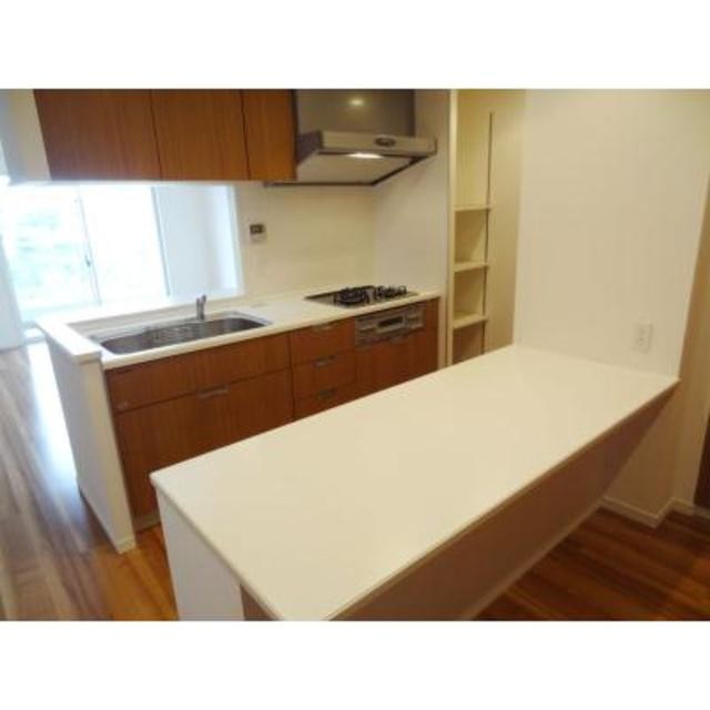 ※写真は同タイプ住戸です。(キッチン)