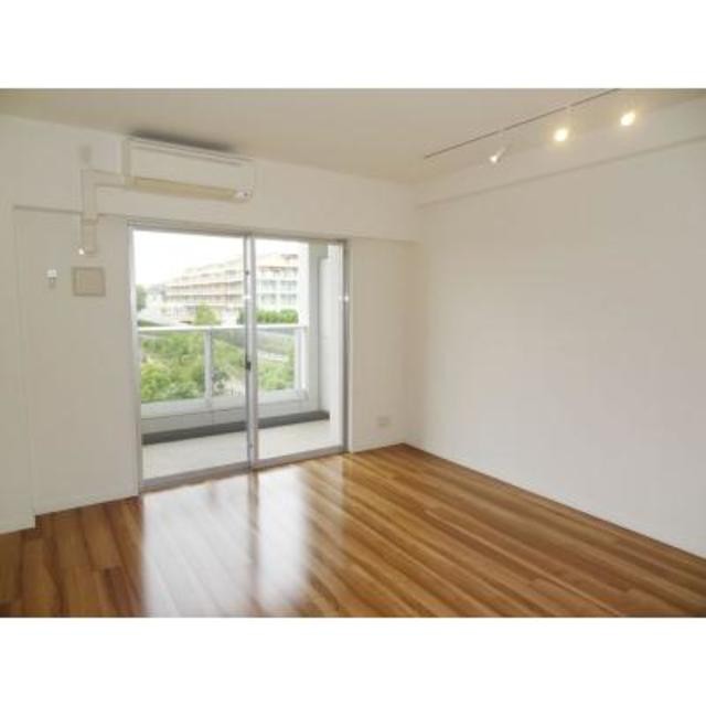 ※写真は同タイプ住戸です。(居間)