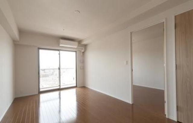 ※写真は同タイプ住戸です。(居間)