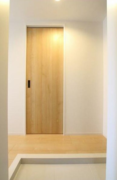 ※同仕様写真含む(玄関)