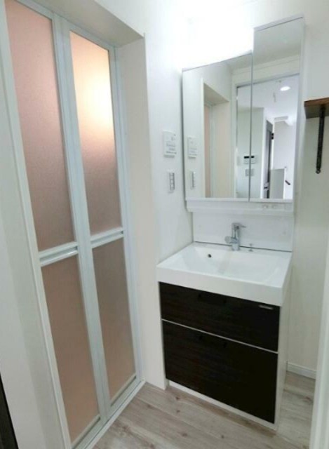 洗面台はシャワーノズルが伸縮！朝の身支度が快適です♪(内装)