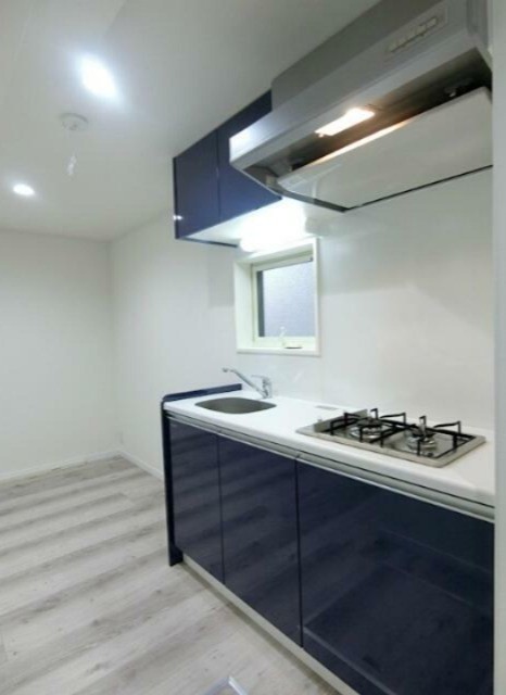 2口ガスコンロで楽しくお料理♪キッチン壁はマグネット対応で、メモや棚がくっつけれます！(キッチン)