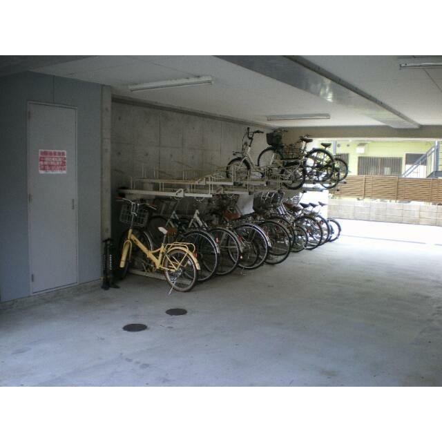 自転車置き場、無料です♪