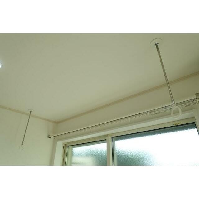 雨の日も安心、室内物干し付き！