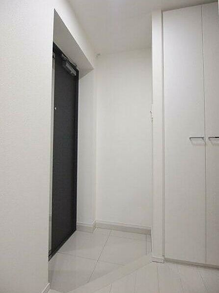 ※同仕様写真含む(玄関)