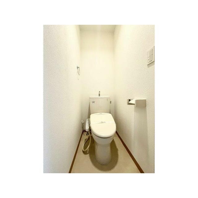 温水洗浄付きトイレ(内装)