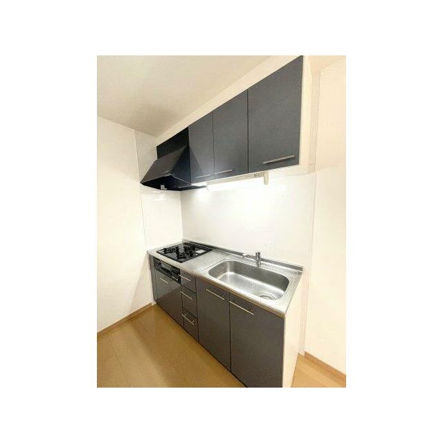 グレーのシックなキッチンです(キッチン)