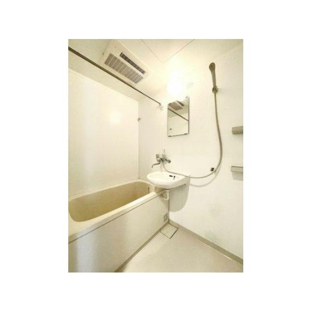 浴室暖房乾燥機付きで雨の日でも洗濯が出来て便利です☆(風呂)