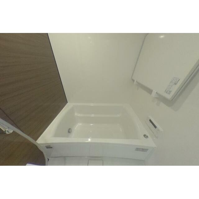 Gタイプ2023年4月撮影（パノラマ画像から切り取り）同タイプ106号室の写真です。(風呂)