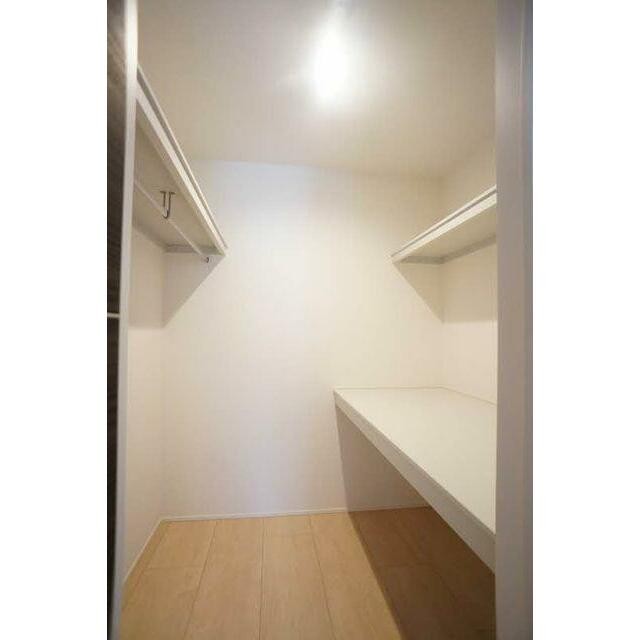 ■便利なWIC【ウォークインクローゼット】(内装)