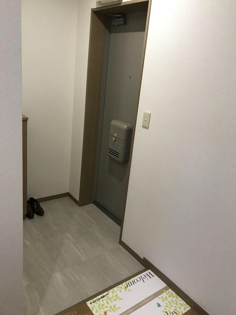 (玄関)