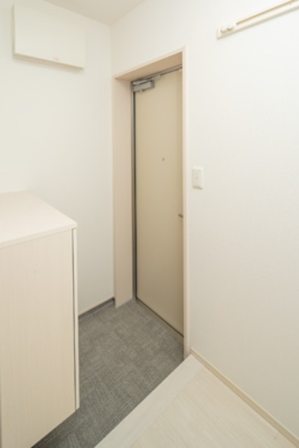 ※写真は同タイプ住戸です。(玄関)