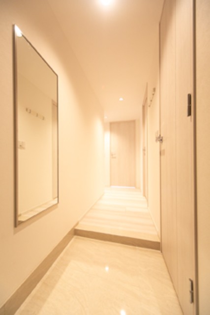 ※写真は同タイプ住戸です。(玄関)