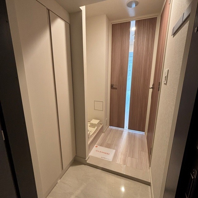 ※写真は同タイプ住戸です。(玄関)