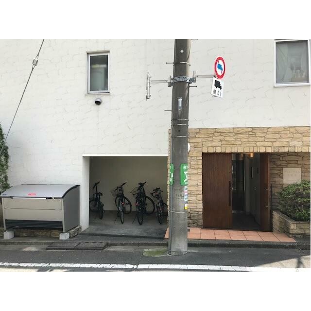 屋根付無料駐輪場