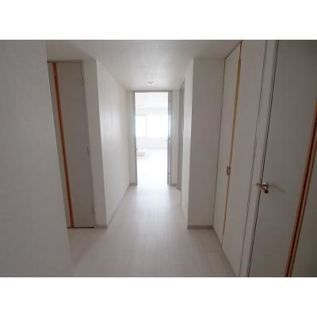 ※写真は同タイプ住戸です。(玄関)