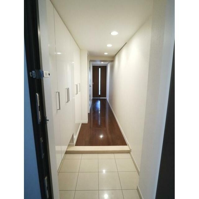 ※写真は同タイプ住戸です。(玄関)