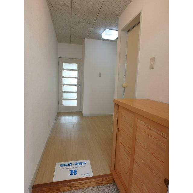 玄関横シューズボックス有り(玄関)