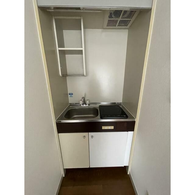 写真は203号室になります(キッチン)