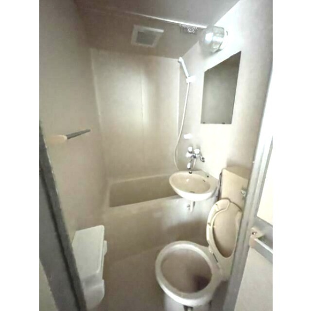 写真は203号室になります(風呂)