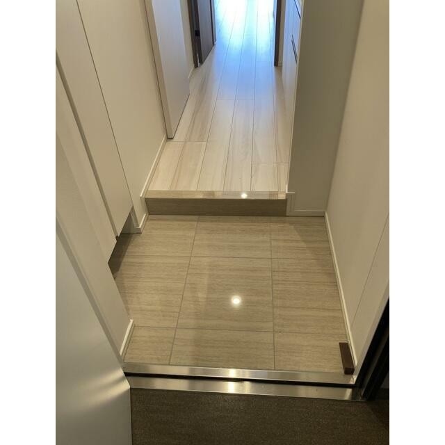 Eタイプ2023年3月撮影。同タイプ409号室の写真です。(玄関)