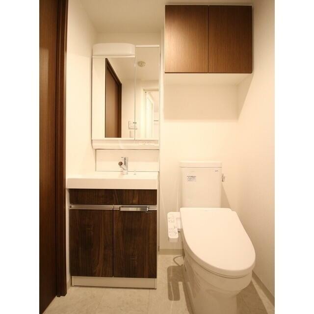 二面鏡洗面化粧台(内装)