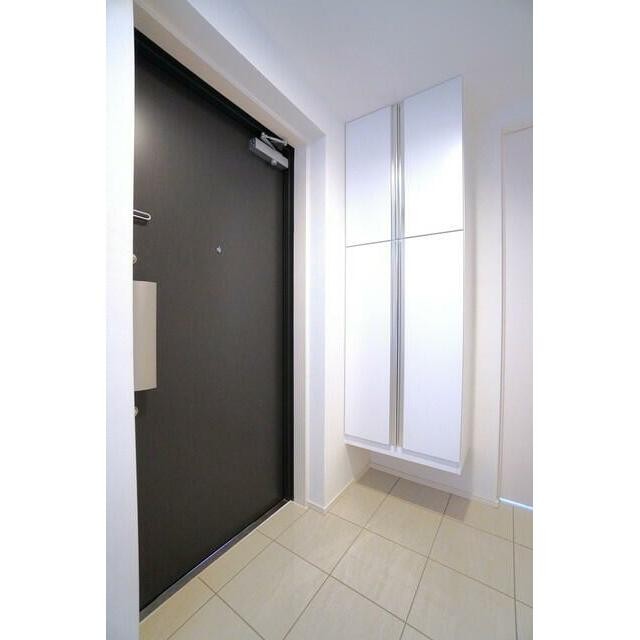 ※写真は同タイプ住戸です。(玄関)