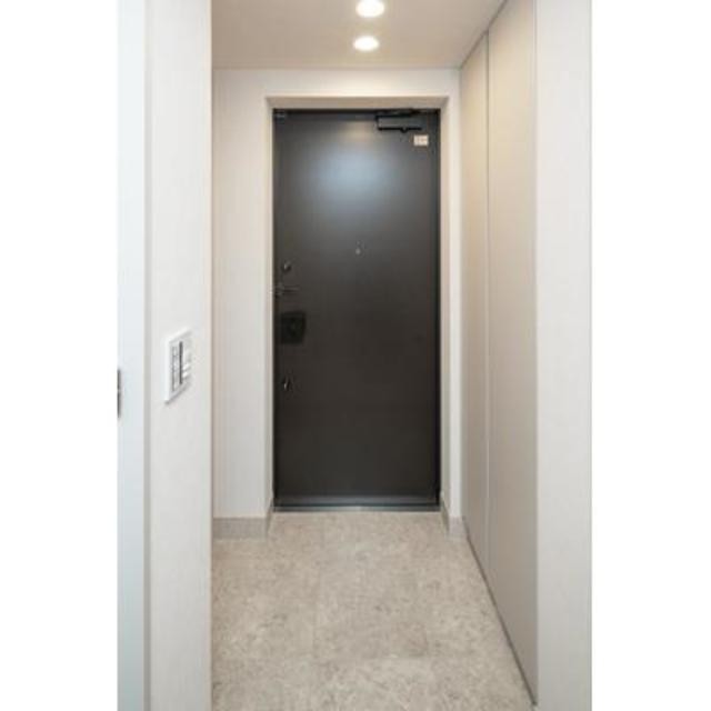 ※写真は同タイプ住戸です。(玄関)