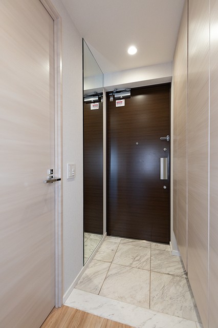 ※写真は同タイプ住戸です。(玄関)