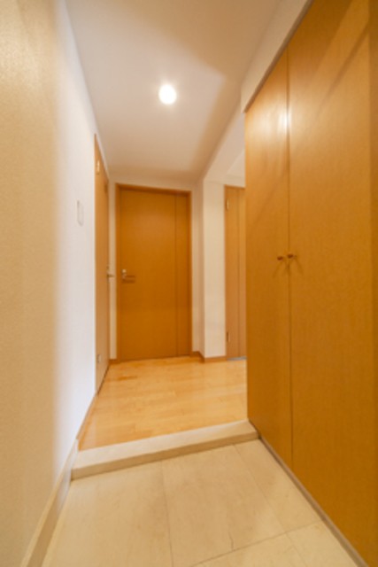 ※写真は同タイプ住戸です。(玄関)