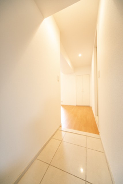 ※写真は同タイプ住戸です。(玄関)