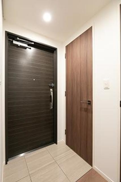 ※写真は同タイプ住戸です。(玄関)