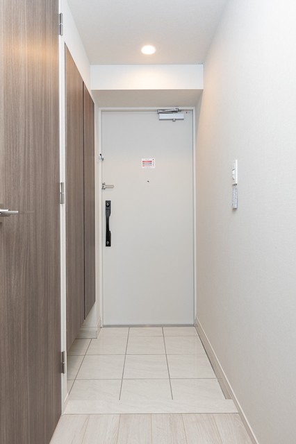 ※写真は同タイプ住戸です。(玄関)