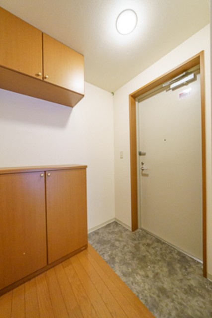 ※写真は同タイプ住戸です。(玄関)