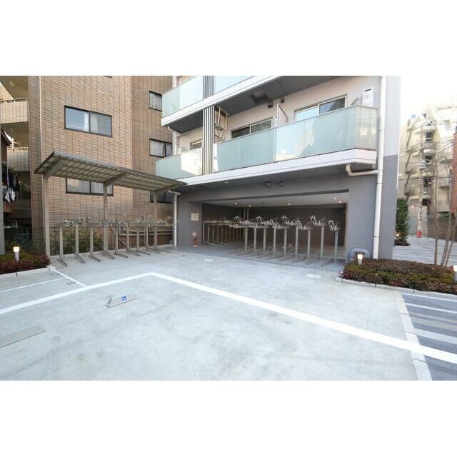 屋根有り無料駐輪場・駐車場（要別途契約）