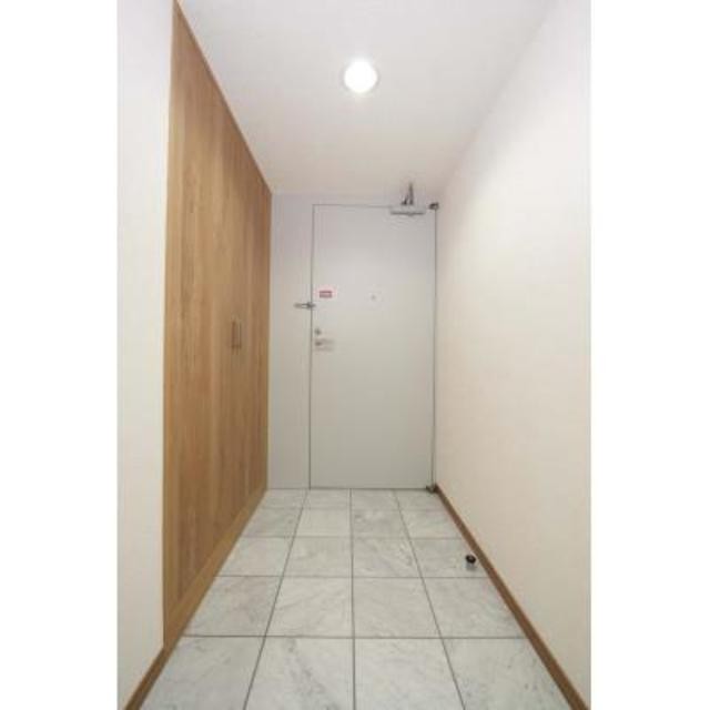 ※写真は同タイプ住戸です。(玄関)