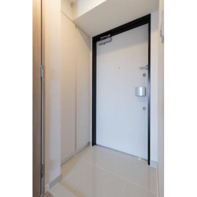 ※写真は同タイプ住戸です。(玄関)