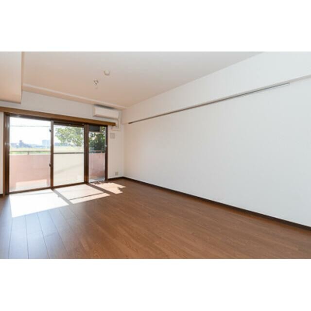 ※写真は同タイプ住戸です。(居間)