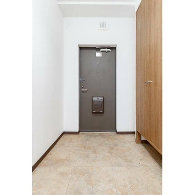 ※写真は同タイプ住戸です。(玄関)