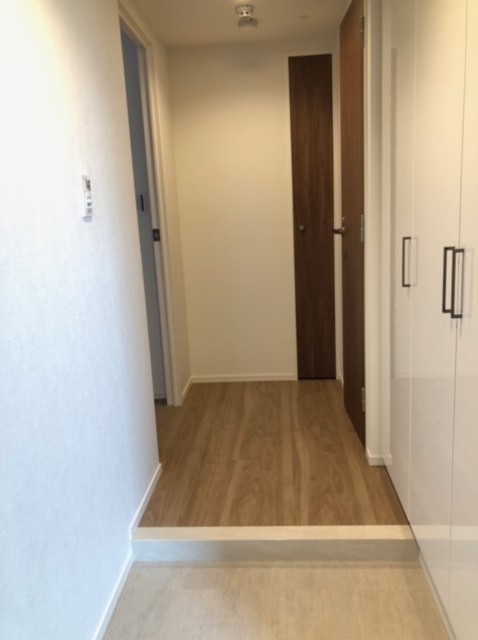 ※写真は同タイプ住戸です。(玄関)