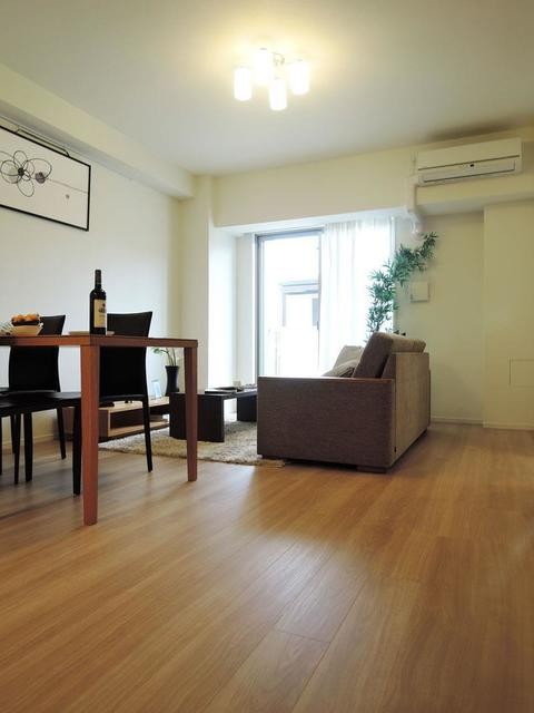 ※写真は同タイプ住戸です。(居間)