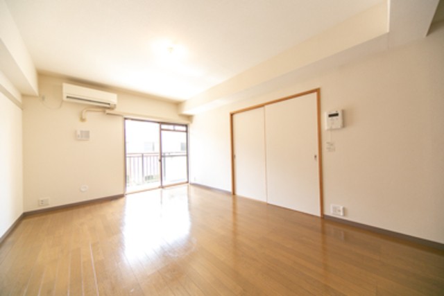 ※写真は同タイプ住戸です。(居間)