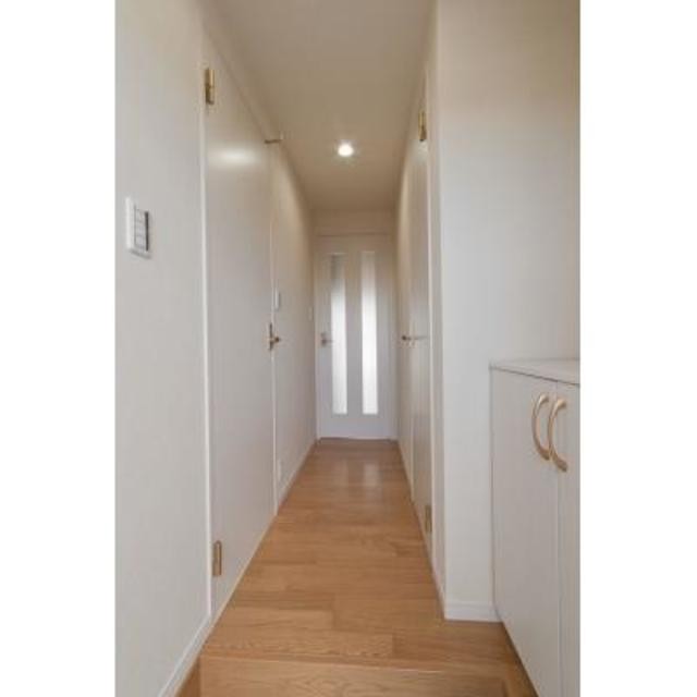 ※写真は同タイプ住戸です。(玄関)